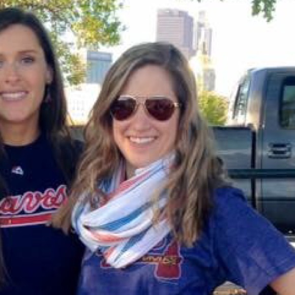 Meet your Posher, Leah - Picture 3 of 4